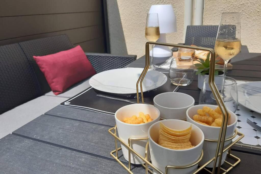 Appartement Renove Le New-York En Centre Ville - Terrasse Et Parking - Non Climatise La Roche-Chalais Exterior foto