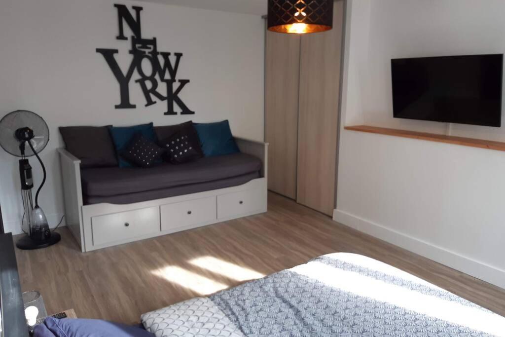Appartement Renove Le New-York En Centre Ville - Terrasse Et Parking - Non Climatise La Roche-Chalais Exterior foto