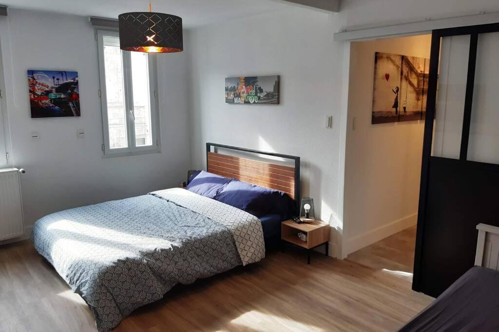 Appartement Renove Le New-York En Centre Ville - Terrasse Et Parking - Non Climatise La Roche-Chalais Exterior foto